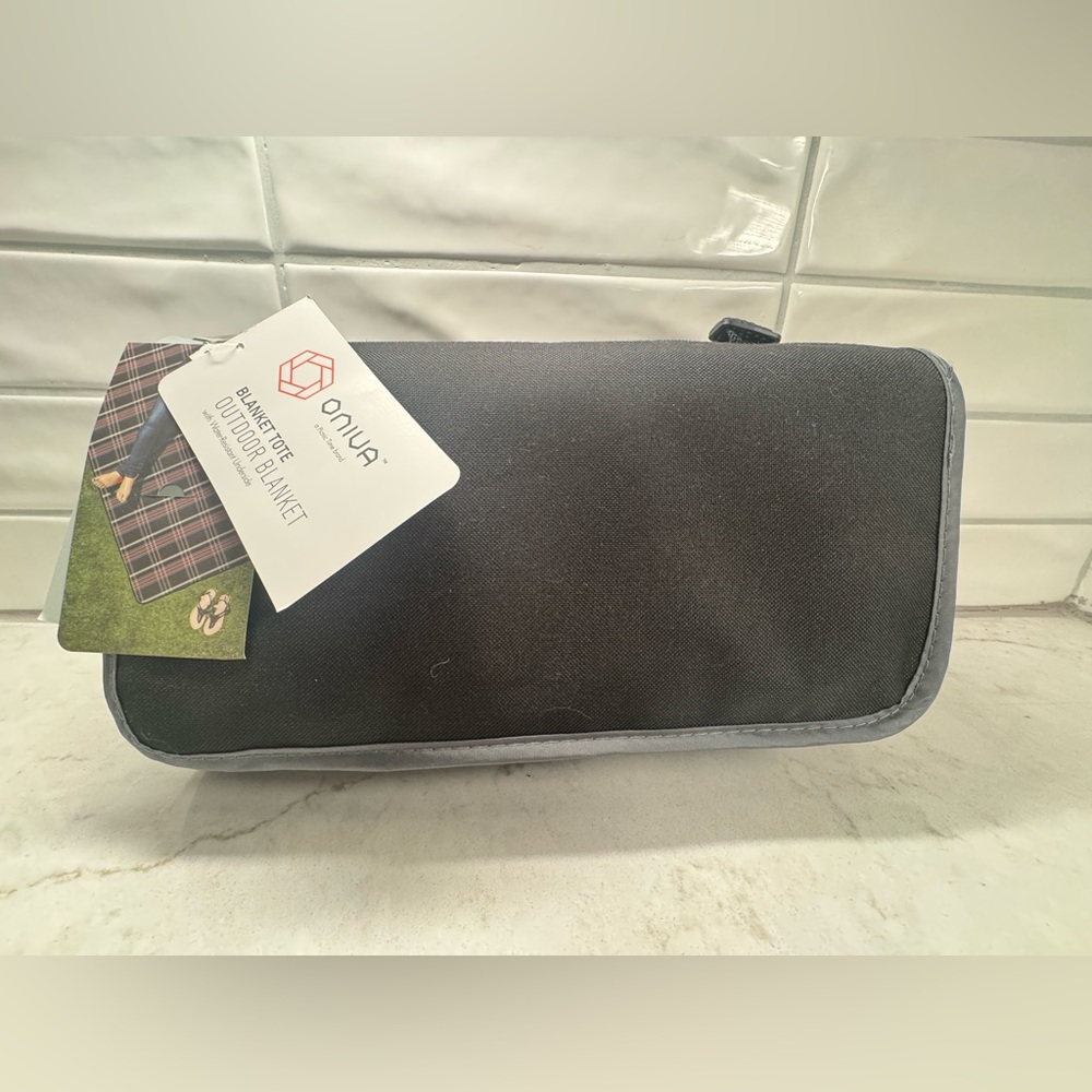 Oniva Blanket Tote Outdoor Blanket